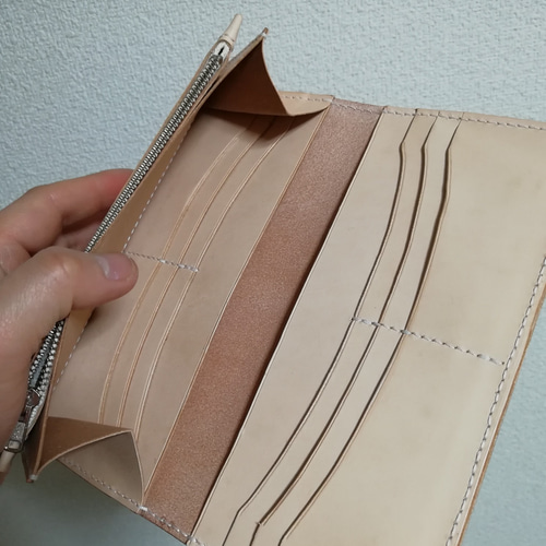 送料無料】エイジングする総ヌメ革のスタンダードロングウォレット 長  