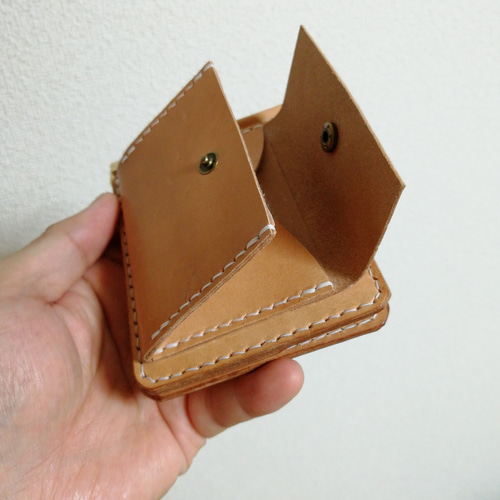 【ハンドメイド】エイジングを楽しむヌメ革の小銭入れ付マネークリップ ハンドメイド】エイジングを楽しむヌメ革の小銭入れ付マネークリップ