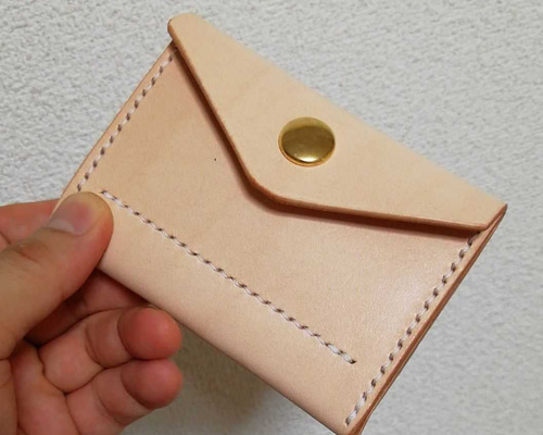 エイジングを楽しむヌメ革のサブウォレット/ガバッと開く小銭入れ仕様 