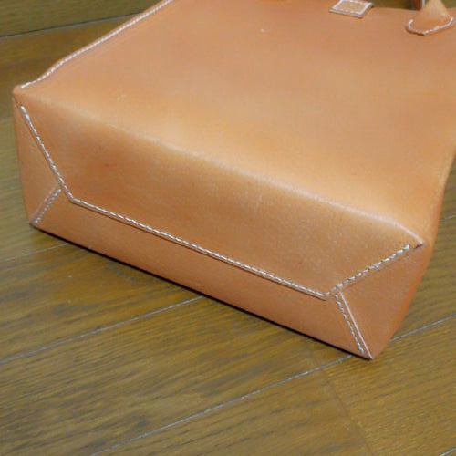 【ハンドメイド】エイジングする豚ヌメ革の自立するトートバッグ 送料無料】エイジングするヌメ革の自立するトートバッグ トートバッグ