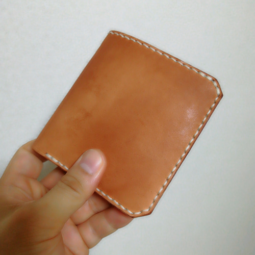 エイジングするヌメ革のハーフウォレット小銭いれなし その他ミニ財布