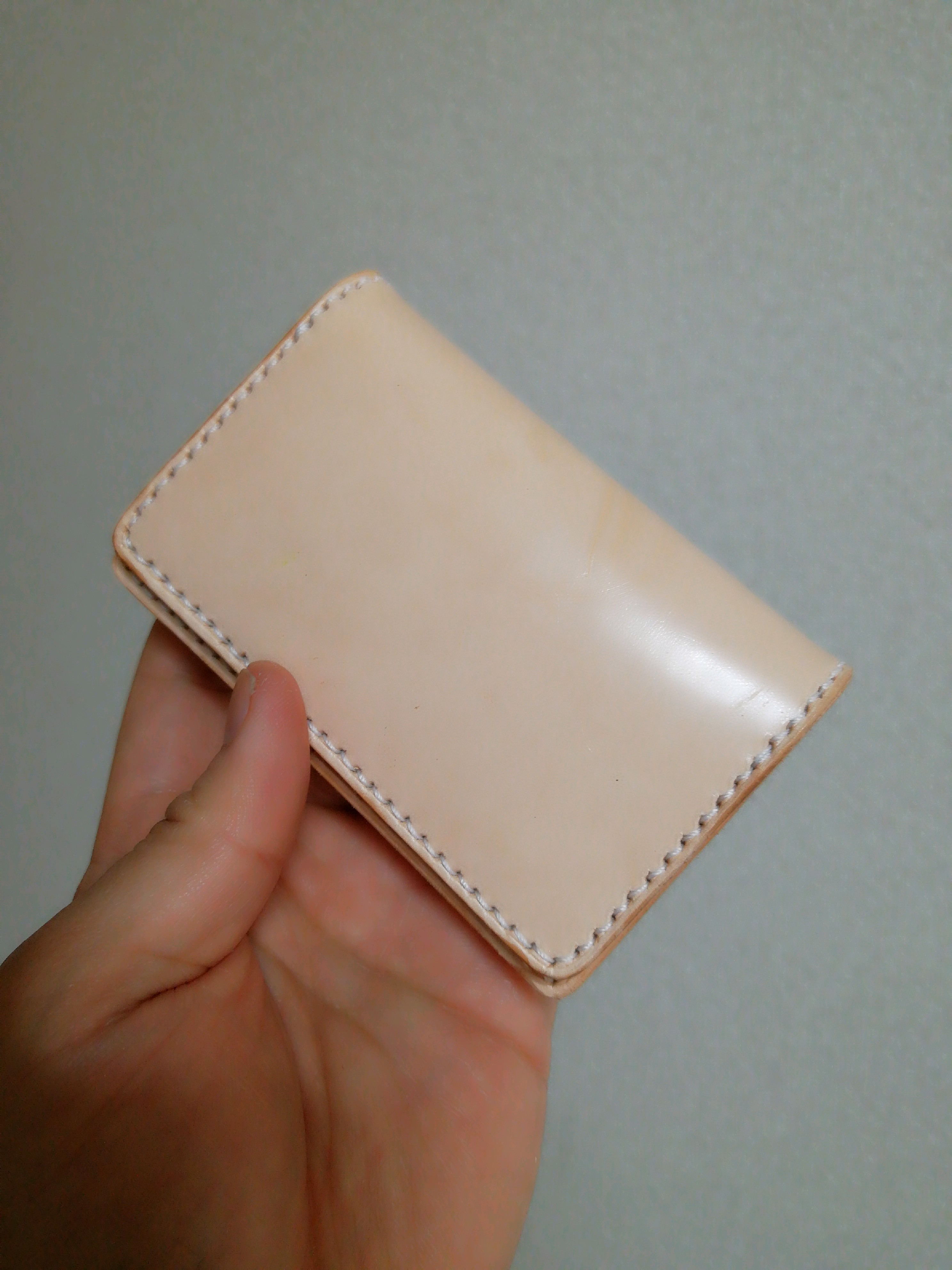 名刺50枚収納可能なエイジングするヌメ革の名刺入れ 4,731円