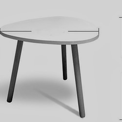 デスク｜ライトグレー｜パソコンデスク｜薄塗りモルタル｜三角脚