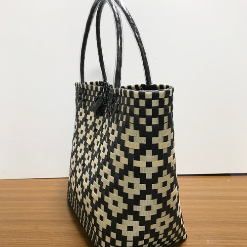 プラかごバッグ★ブラックxアイボリー エスニック　ワイド★ 受注製作〜プラかごバッグ☆お買い物かごLサイズ ブラックx