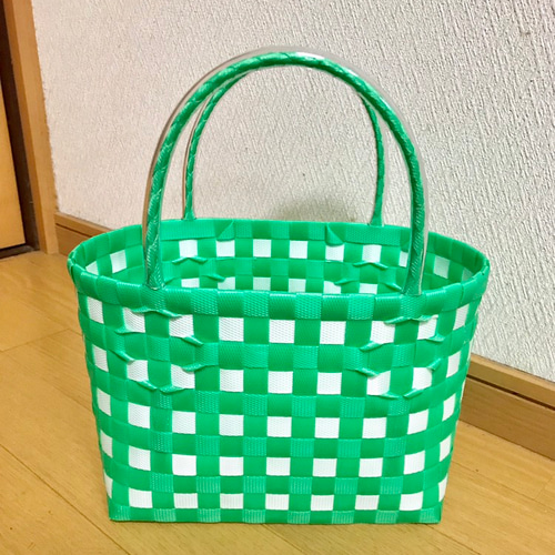 チェック柄 プラスチック製かごバッグ　woven チェック柄ブラック×ホワイト LL B4サイズ 2WAYプラカゴバッグ