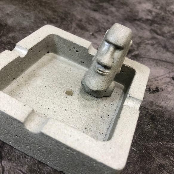 水泥製摩艾造型煙灰缸 第2張的照片