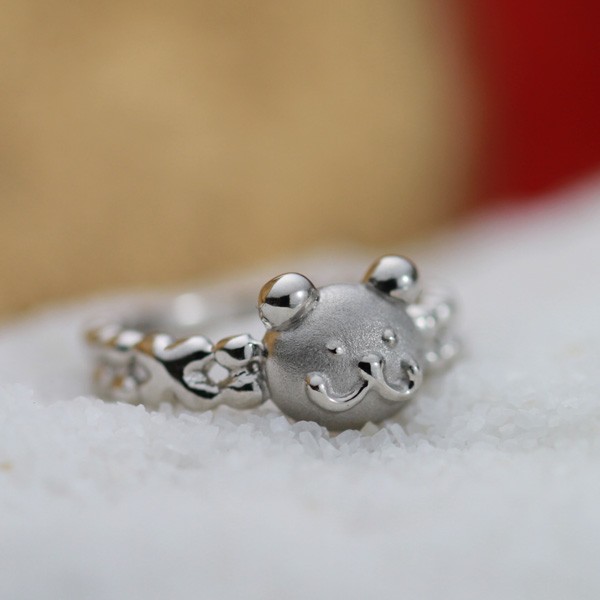 プラチナベビーリング クマさんのほほえみ