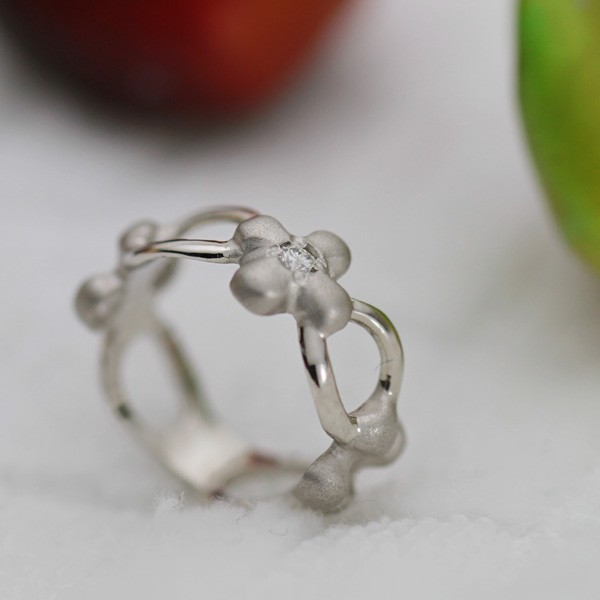 プラチナベビーリング 4月 ダイヤモンド 夢のお花