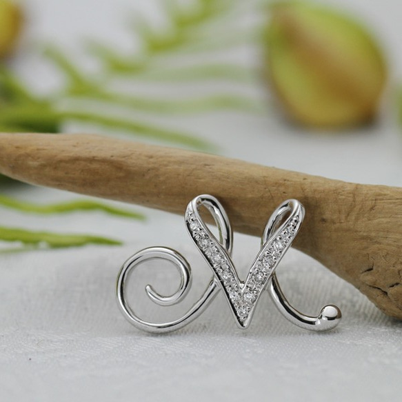 K18ホワイトゴールド イニシャルペンダント M ペンダントトップ  