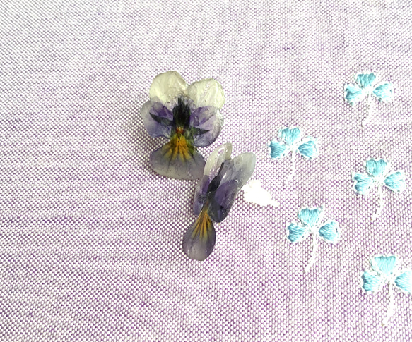 本物のお花  〜ビオラ〜  淡紫スミレ  透き通る様なピアス 4枚目の画像