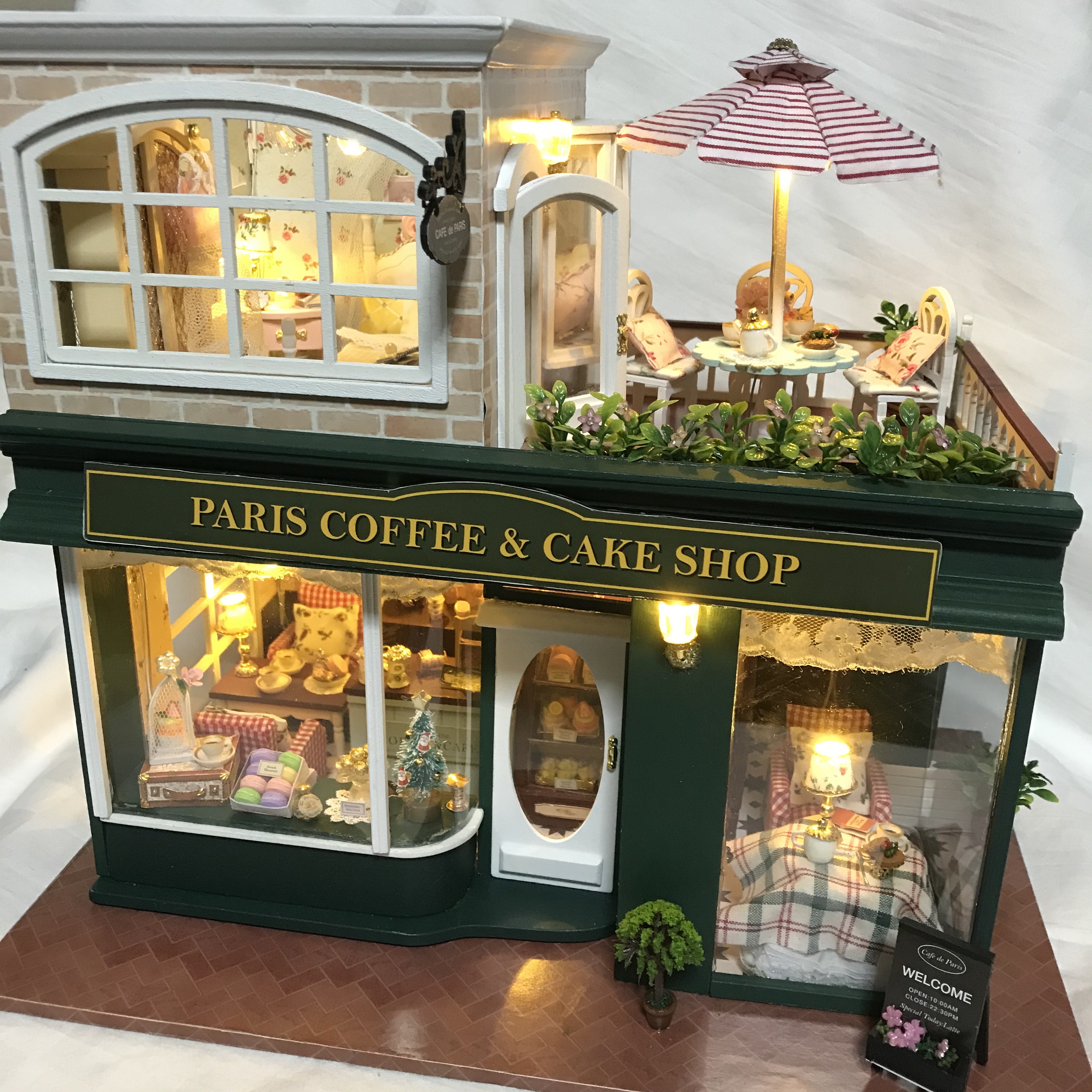 ドールハウス完成品オーダー。新作ミニチュアコーヒー&ベーカリー