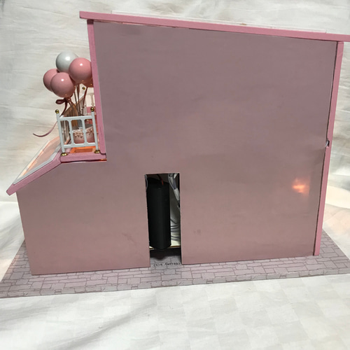 ♡.完成品ミニチュアドールハウス　(オルゴール.アクリルケース.電池付き)ピンク オルゴール付きドールハウス ピンクカフェ その他置物 Yuma 通販