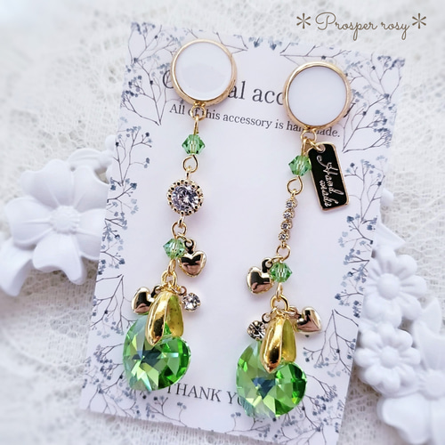輝き放つ☆ハートが揺れる♡ Swarovski クリスタル キュービック