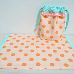 キャンディドットの巾着とランチョンマットセット(オレンジ) 通園通学 給食袋 コップ袋 1枚目の画像