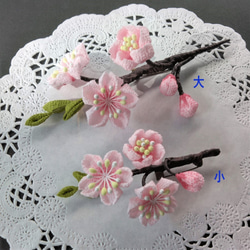 SALE♪キリリと可愛く美しく桜の枝が1本ブローチ＊つまみ細工＊ 3枚目の画像