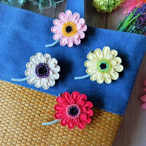 大人可愛い♪ガーベラのブローチ＊つまみ細工＊ ブローチ TAMASAKA