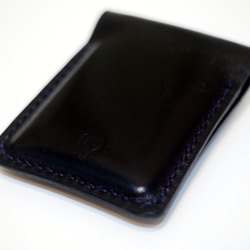 モバイルバッテリーと、革のケース 黒革紫糸 3枚目の画像