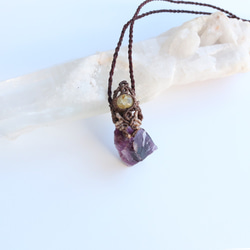 光の宮殿-紫の天然石蛍石+チタン結晶不規則なワックスワイヤー織り 5枚目の画像