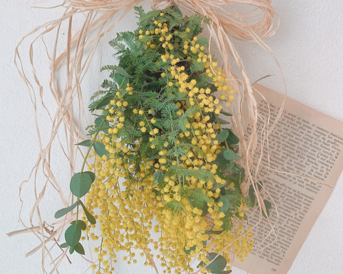 ドライフラワー ふわふわ黄色の綺麗なミモザとユーカリのスワッグ