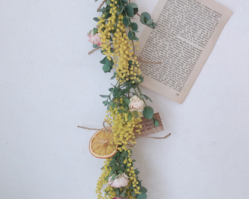 ドライフラワー ミモザとバラとユーカリのミニスワッグの縦の