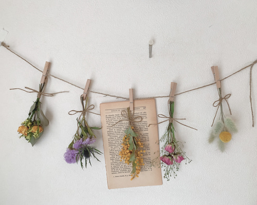 小さな木のスワッグ＊ガーランド ドライフラワー いろいろ花材のミニスワッグ ガーランド スワッグ 葉