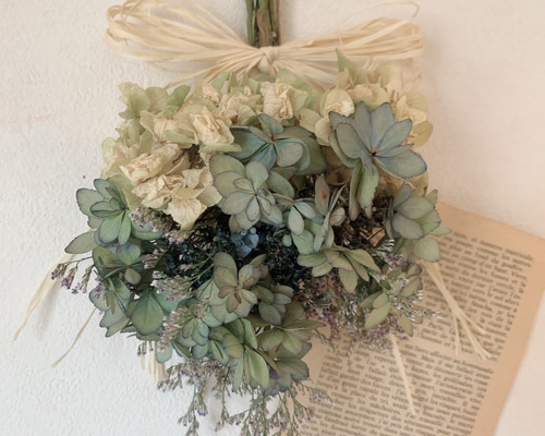 紫陽花のドライフラワーリース　七月のインテリア　柏葉紫陽花 紫陽花のドライフラワーリース七月のインテリア柏葉紫陽花
