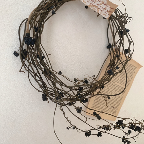 ドライフラワー 秋の蔓 アオツヅラフジのリース リース 葉つみ 通販