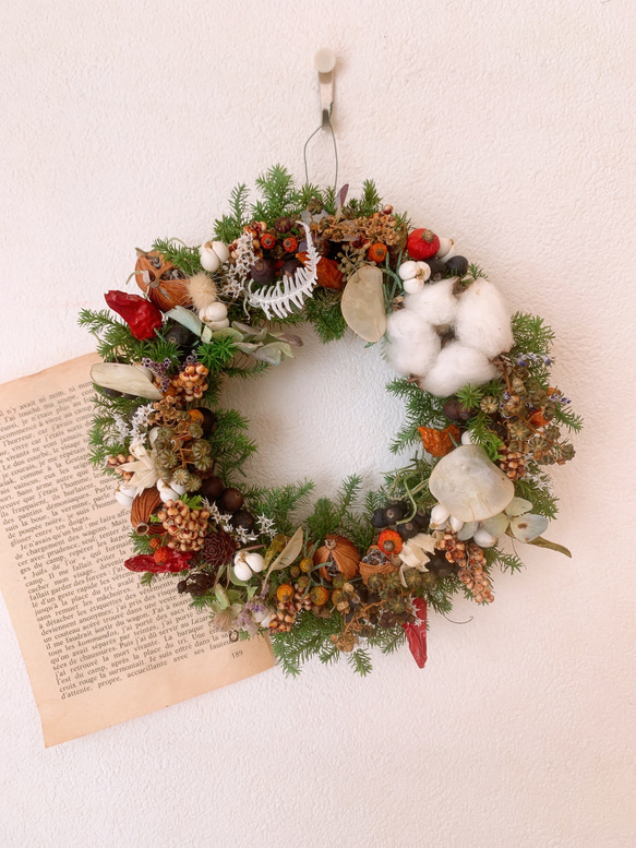 ドライフラワー 木の実たっぷりのクリスマスカラー冬リース リース 葉