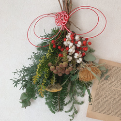 フレッシュな多種の花材でクリスマス＆お正月飾りにもなるスワッグ