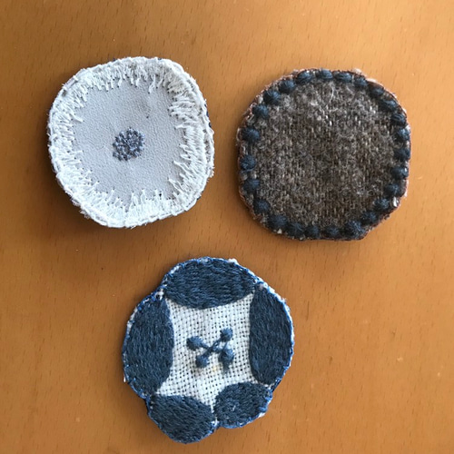 ミナペルホネン の生地を使って作ったブローチ3つセット ブローチ 葉  