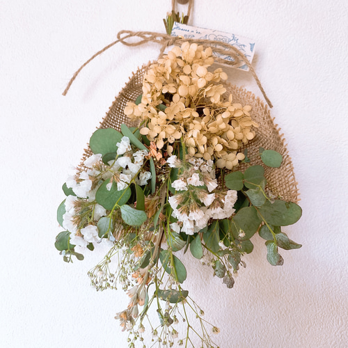 ユーカリ&かすみ草のリース　ドライフワラー かすみ草とユーカリのドライフラワースワッグ | ドライフラワー