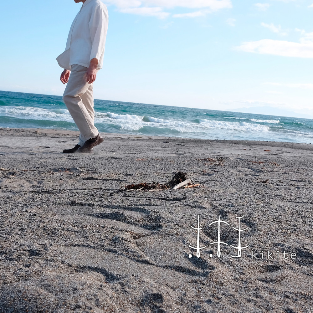 『kikite 01』ベルギーリネンのシャツブラウス　生成り色［Mサイズ］
