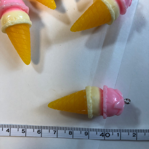 送料無料♡二段アイスクリームのプラチャーム5つ 濃いピンク チャーム 