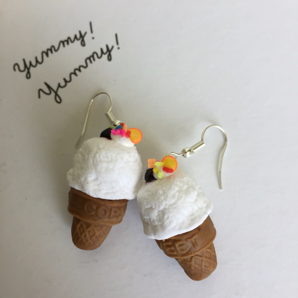 送料無料♡夏のレアチーズアイスクリームピアス 1枚目の画像