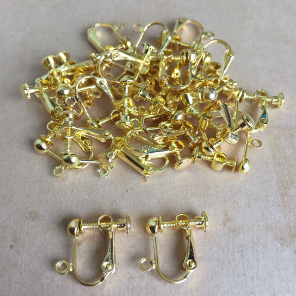 送料無料♡イヤリングパーツ10個 丸型ゴールド ねじバネ式 1枚目の画像