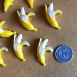送料無料♡立体皮むきバナナのデコパーツ 5つ 2枚目の画像