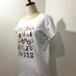 レディースTシャツ(Lサイズ)-『アルファベットとネコ』(ホワイト) 2枚目の画像