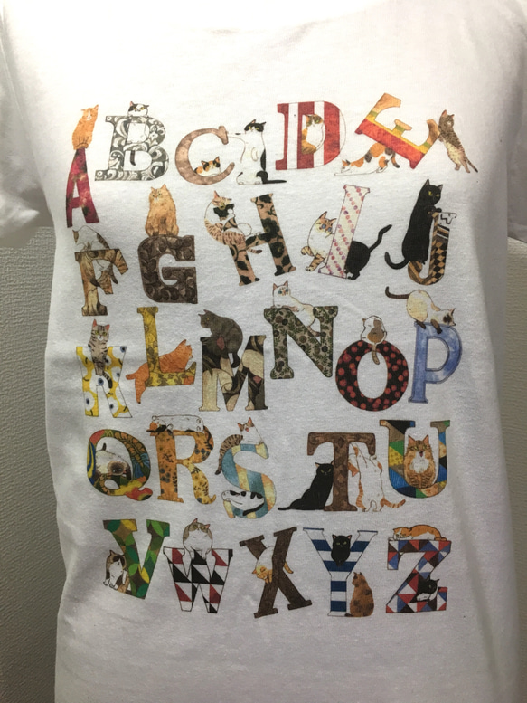 レディースTシャツ(Lサイズ)-『アルファベットとネコ』(ホワイト) 4枚目の画像