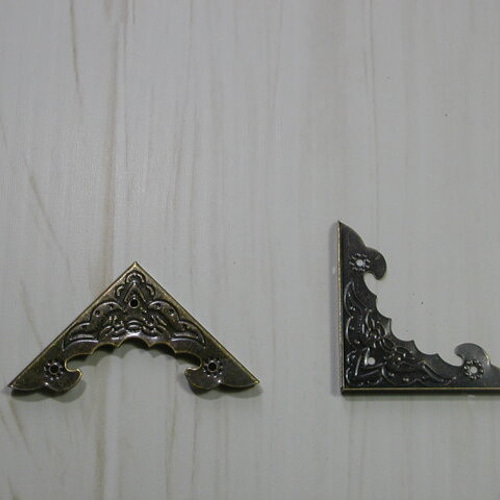 アンティークスタイル ボックスコーナー金具 / 角金具 / アンティーク