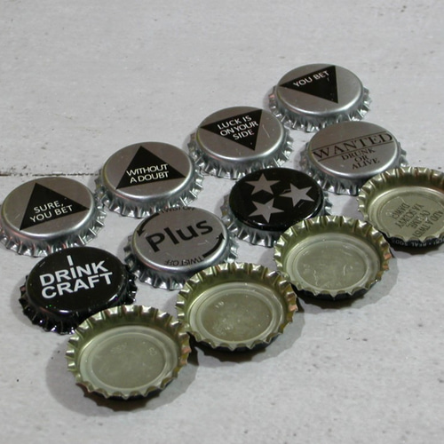 ♛世界のドリンク / ビール王冠キャップ 未使用新品 12個セットBC12