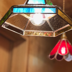 サーカスカラーのへっぽこペンダントライト (ステンドグラス ランプシェード) 6枚目の画像