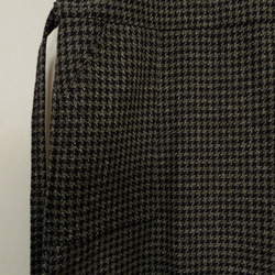 ドビーツイードコットン千鳥格子の大人のサロペットスカート・黒×カーキ 6枚目の画像
