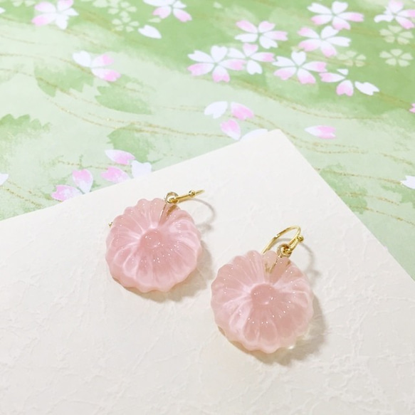 水菓子の耳飾り　～桃色小菊〜 2枚目の画像
