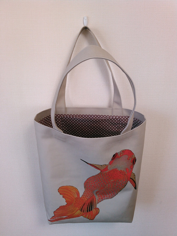 金魚プリントの縦型トートバッグ（和蘭獅子頭） 4枚目の画像