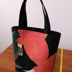 金魚プリントの縦型トートバッグ（蘭鋳） 7枚目の画像