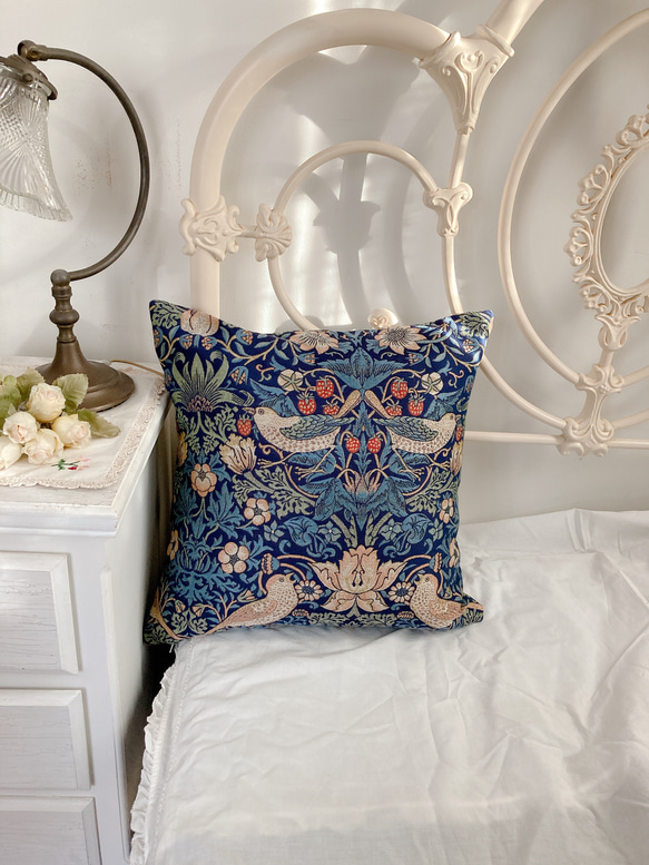 ウィリアムモリス クッションカバー イチゴドロボウ ブルー ウィリアムモリス いちご泥棒 クッションカバー ブルー 45×45cm – ザ