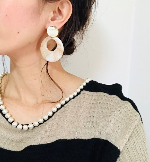 人気▹おおぶりマーブル柄フープ*ピアス/イヤリング 3枚目の画像