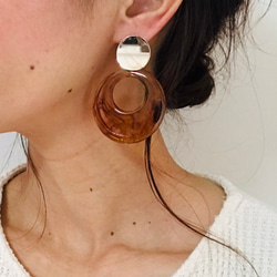 人気▹おおぶりマーブル柄フープ*ピアス/イヤリング 2枚目の画像