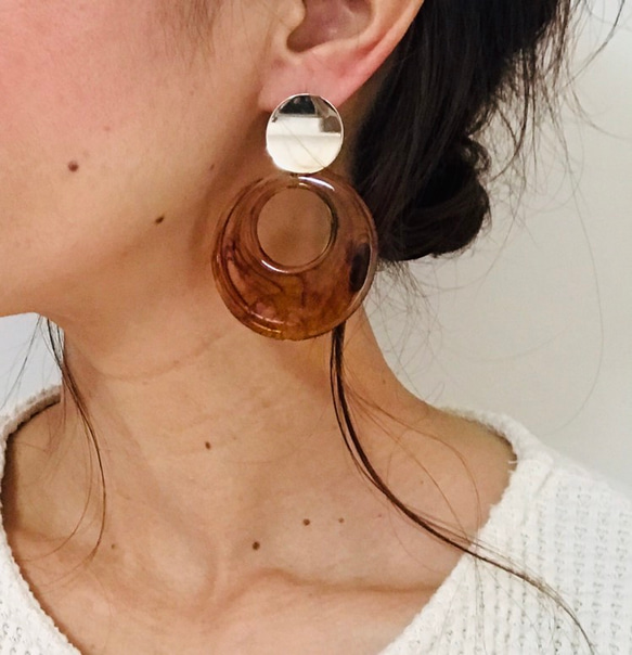 人気▹おおぶりマーブル柄フープ*ピアス/イヤリング 2枚目の画像