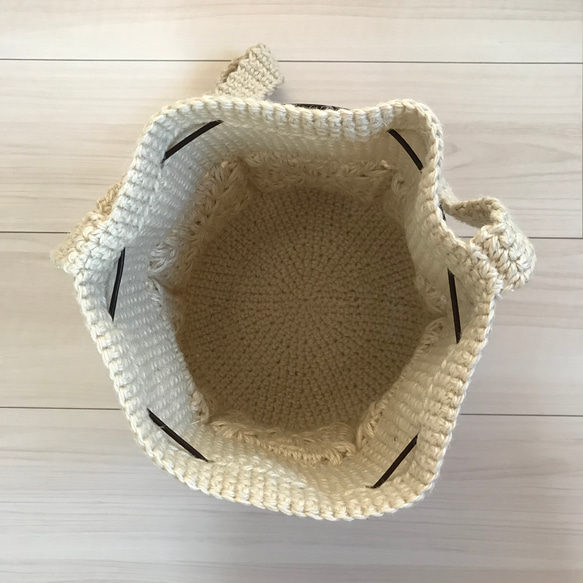 《受注製作》モチーフを編み込んだ　麻ひもきんちゃくバッグ　きなり　麻紐バッグ 3枚目の画像